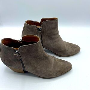 Frye Judith Zip Ankle Bootie in Suede Taupe Size 10